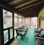 Classic Chelsea Cottage on the Gatineau River and along the famous Chelsea Trail - Homestays