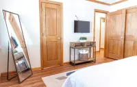 4 Bed, King Bed, Tvs ,Grill, Crib, Kids Essentials,Sleep Noise Machine,Bond Park - 4星級