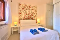 COTTAGE SMERALDA -5pax w/private jacuzzi terrace and shared Pool Seaview - Wi-Fi
