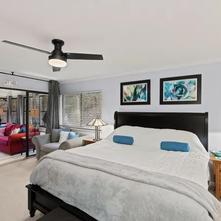 Lakefront Condo Lake Keowee • Resort Amenity • Modern Luxury Vibe • Dog Friendly