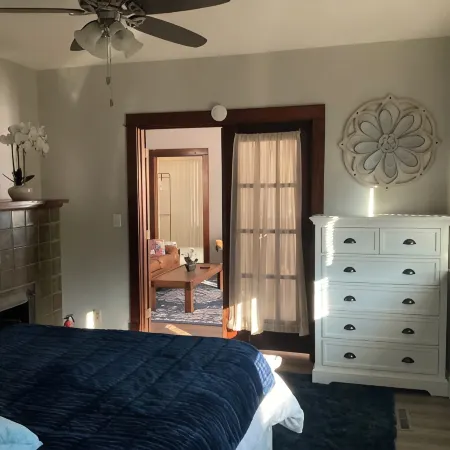 Charming, 1-bedroom, spacious duplex with sleeper sofa in delightful Dubuque.