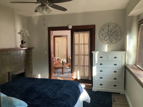 Charming, 1-bedroom, spacious duplex with sleeper sofa in delightful Dubuque.