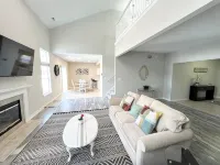 Beautiful 3 BD Home in Fishers with EV Charger - Homestays