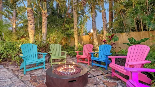 Casa de Flores is an updated, charming, old Florida rambler w/ salt water pool. - Private Pools