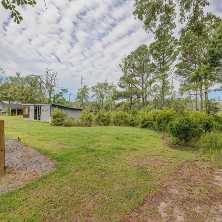 Large home sitting on the marshlands with all your beach vacation needs!