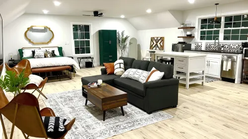 Cozy, new and modern guesthouse. Don’t get a hotel, get a VILLA!