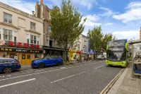 Station Side Sanctuary - 2BR Central Brighton Stay - 2つ星
