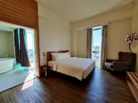 Swan Garden Hotel - balcony