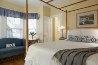 Brass Lantern Inn