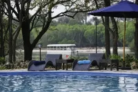 Azambezi River Lodge - piscina