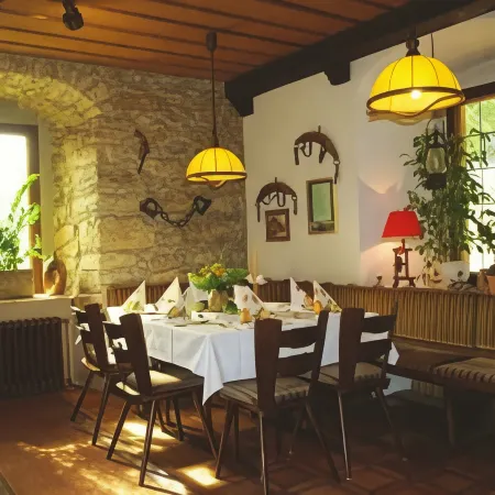 Land-Gut-Hotel Räuber Lippoldskrug Отели в г. Альфельд