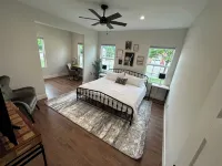 Completely remodeled getaway! Walking distance to beach, restaurants and bars - WiFi