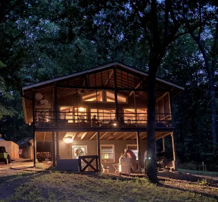 Secluded Lake Front Cabin - on Lake Hartwell, with Dock, Fenced Yard, Fire Pit. - 4성급