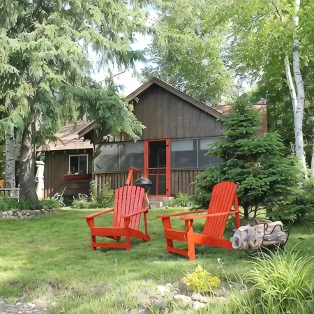 Your Own Private Beach Lakefront Cozy Cottage in a Peaceful Bay on 5 Lake Chain.