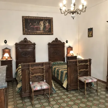 Spacious House Between Siena e Firenze with Private Swimming Pool, A/C and Wi-Fi