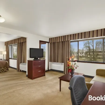 Ramada by Wyndham Tukwila Southcenter