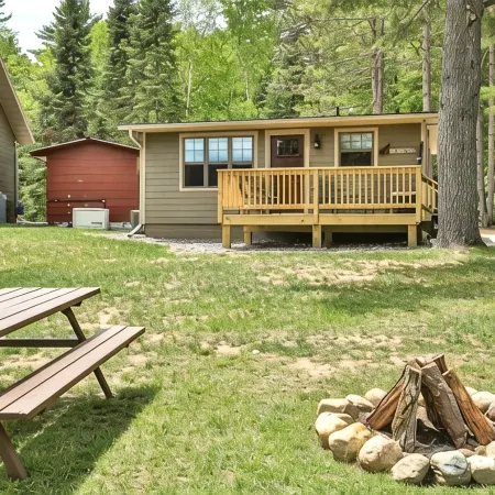 Gone Fish Inn: Remodeled Lakefront Cabin, FREE Wi-Fi & Firewood, No Cleaning Fee