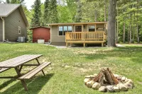 Gone Fish Inn: Remodeled Lakefront Cabin, FREE Wi-Fi & Firewood, No Cleaning Fee - Chalets