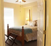 Beachside Condo - Family Friendly & just a short block away from the ocean. - ジム