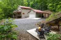 New Renovated Bathrooms! 3Br Mountain Home Near Smoky Mtns, Game Room + Fire Pit - 발코니