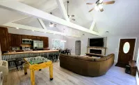Mountain Ridge Retreat - Private & Peaceful Getaway. Family & Pet Friendly - Homestays