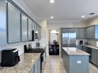 Luxury Spacious 4-BR Retreat with Pool Table, BBQ, and sleep 18 - 3-نجوم