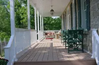 Stone Haus Bed & Breakfast