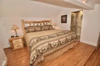 Private Top Corner Condo - 5 Mins to Grand Teton Nat'l Park- Deck, BBQ & Views! - Wifi