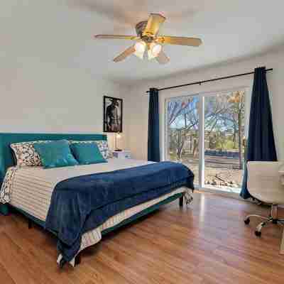 Boots & Barrels Ranch-2 master bedrooms,2 add'l bedrooms,3 baths, views, firepit Rooms