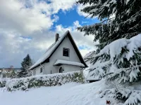Gemütliche Berghütte mit Kamin im Erzgebirge Nahe Schwarzwassertal