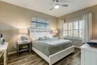 Walk to Beach. Pool, Hot Tub, Balcony, NEWER Furniture - 4-Star