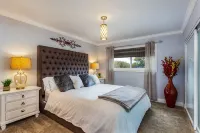 Modern Newbury Park Home| Netflix| Quiet| Safe| Meticulously Clean - 4-Star