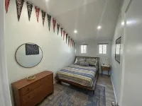 Cozy Beach Cottage with Sauna & Spacious Backyard just 5mins from the Beach - Wifi