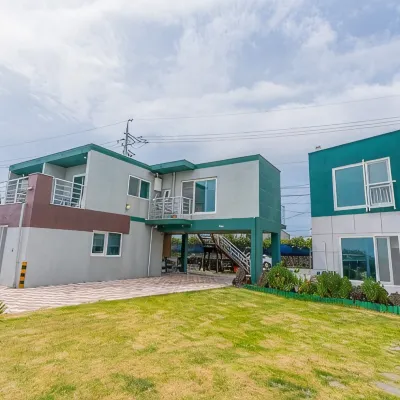 Jeju Glory Hill Pension & Guest House Отели рядом с достопримечательностью «Храм Хелимса»