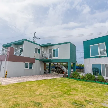 Jeju Glory Hill Pension & Guest House Отели рядом с достопримечательностью «Атлетический парк Сусан»