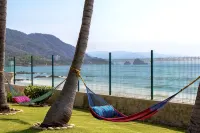 7 bdrm Classic Hacienda on Puerto Vallarta´s best swimming beach, sleeps 24. - Villa
