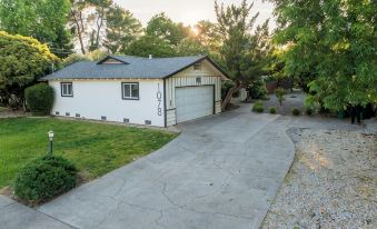 Spacious Hot Tub House w Cal King Beds!