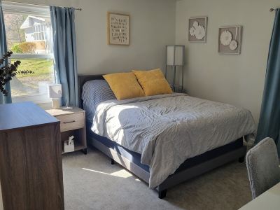 Bright, Modern Park Forest Home, 2.5m to Penn State! Breakfast included.