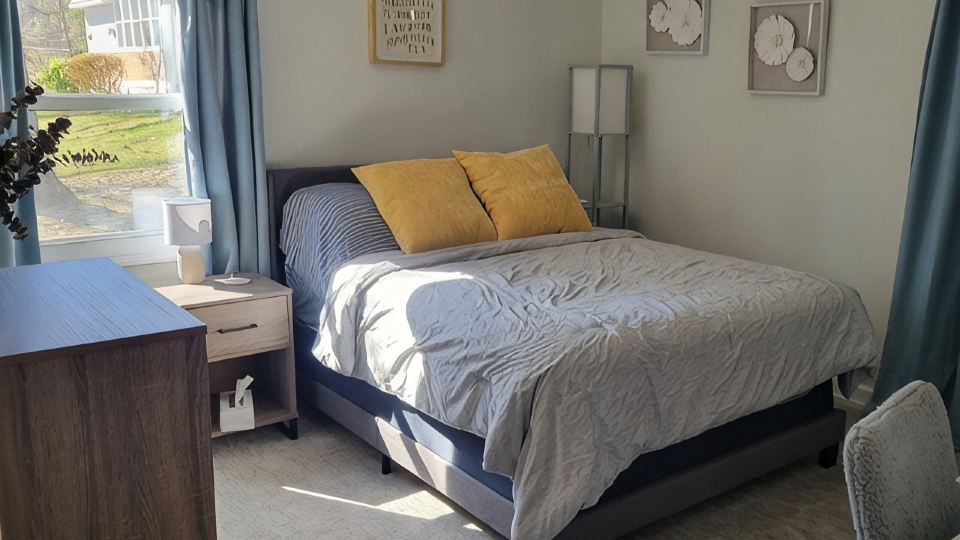 Bright, Modern Park Forest Home, 2.5m to Penn State! Breakfast included.