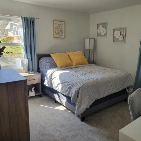 Bright, Modern Park Forest Home, 2.5m to Penn State! Breakfast included.