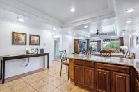 3 BDR Riverfront Resort w/pool, spa, dock & launch! - 4-Star