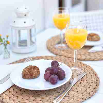 Bright Terrace Apartment in Sunny Lisbon Center, Principe Real Dining/Meeting Rooms