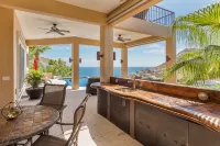 *Spectacular Ocean Views*  Walk to Beach - Secure Gated Community - Sleeps 12 - บังกะโล