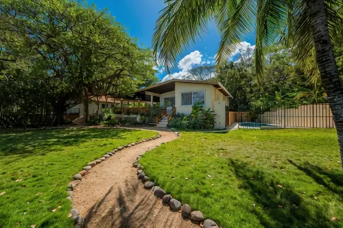 Tamarindo's Hidden Gem, Tropical oasis 3 BR Beachfront Home, with private pool. - สระว่ายน้ำส่วนตัว