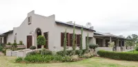 Ambers & Grace Guest Farm - parking