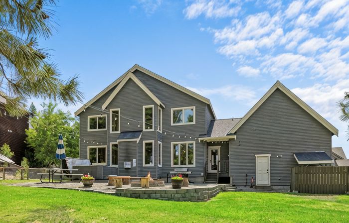 Family Friendly Cozy Cabin with Private Hot Tub & Games!