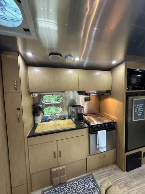 品酒泡湯：塞內卡葡萄酒之路熱水浴缸，Airstream豪華露營 - Wi-Fi