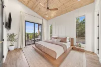 Luxury Hilltop, Surreal Views, Pool, Hot Tub, Firepit & 4Kings Bed - Pools