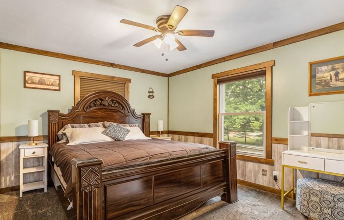 Blue Heron Point Lake Front Retreat - Hot Tub, Kayaks, Fishing, Pool Table