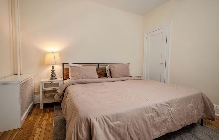 Cozy Corner: Midtown Convenience